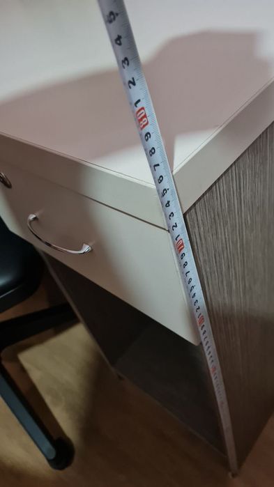 Продавам бюро, офис стол и шкаф комплект