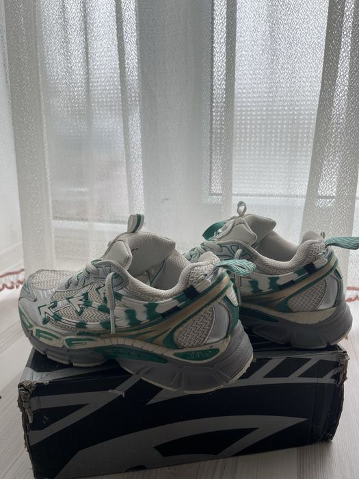 Off-white be right back