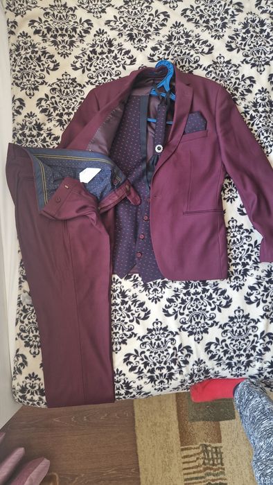 Продам костюм тройка