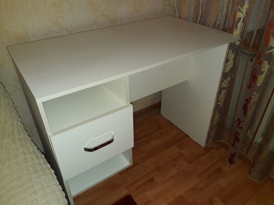 Продается Стол состояние нового