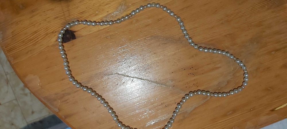 Продавам дамски гердан от перли