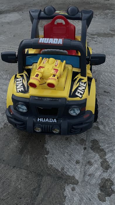 Машинка детская, в отличном состоянии