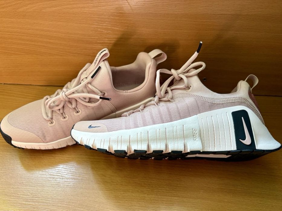 Женские кроссовки  NIKE ОРИГИНАЛ  39 размер