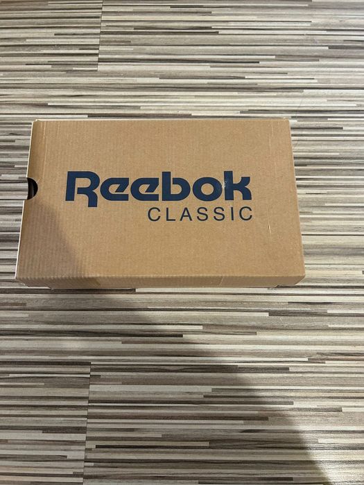 Обувки Reebook.