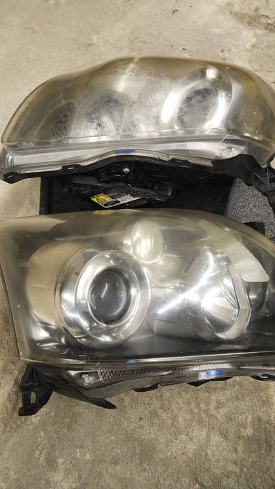 Фарове Тойота Авенсис 2008