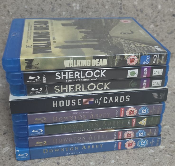 Lot 8 Blu-ray seriale – Sherlock, Downton Abbey, Walking Dead, House of Cards