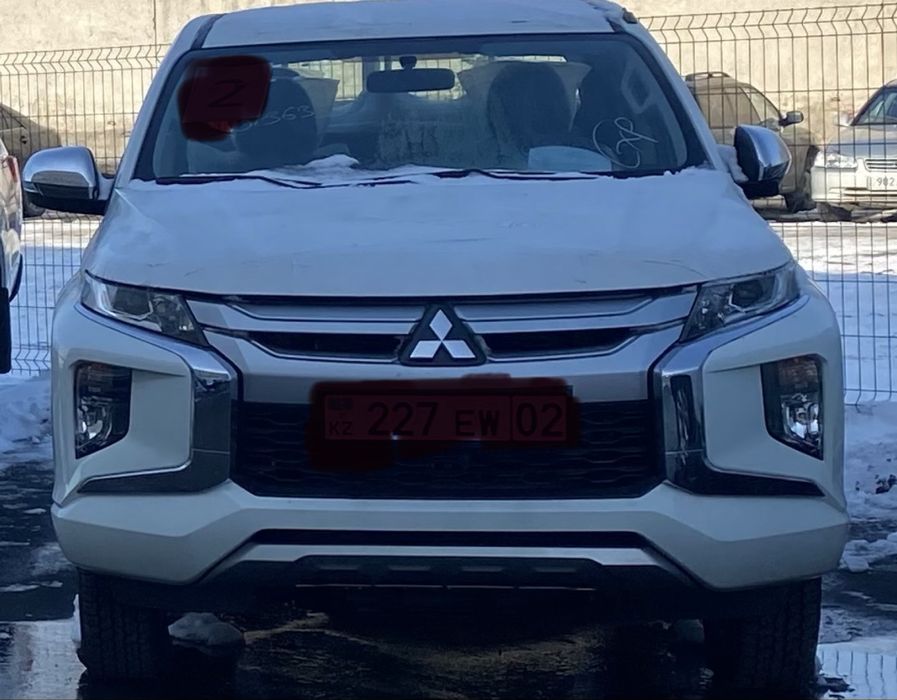 Накидка на панель Митсубиси L200