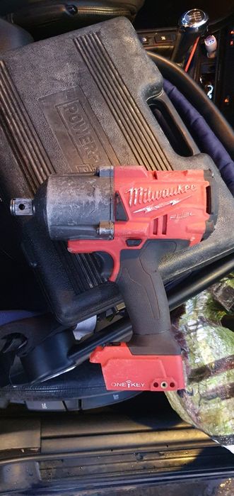 Reparații scule electrice sau pe benzină