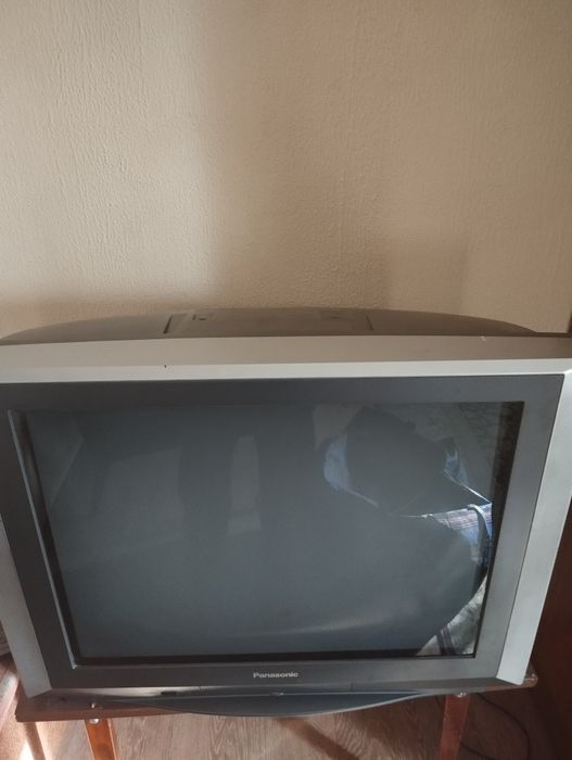продам телевизор panasonic не плоский