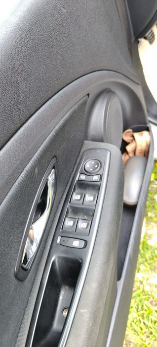 Renault  Megane în stare fff bună, 1,5 DCI, 2011, fără rugina, 212 000 reali, foarte întreținută. 3200 e negociabil în limita bunului simț.