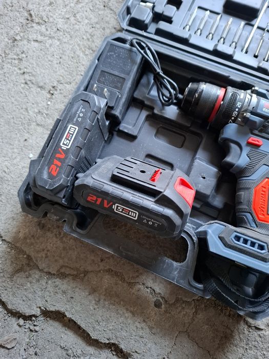 Бесщеточный шуруповерт НОВЫЙ.