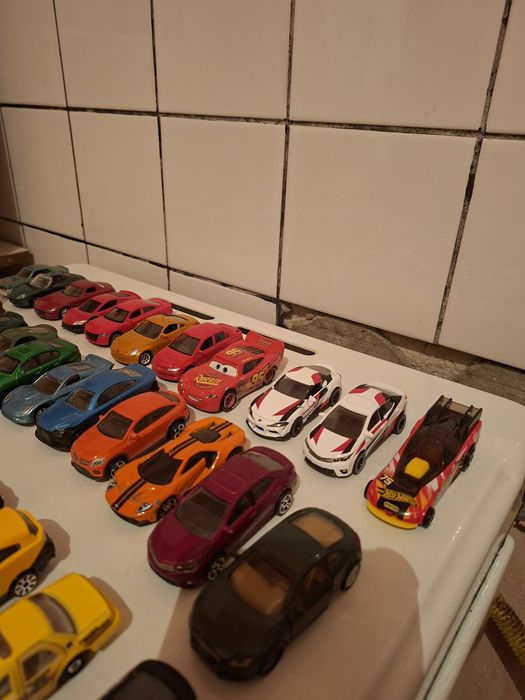 Lot de 37 masinute de dierite marimi.