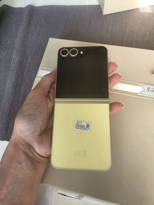 512 GB Samsung Z Flip 6 Yellow