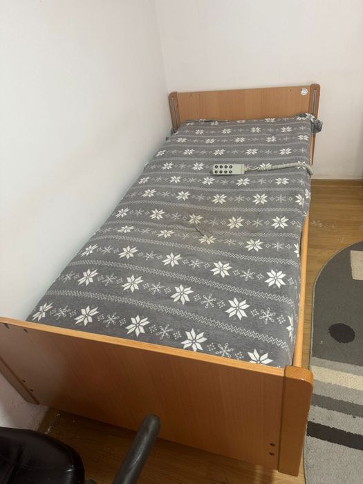 Scuter pentru persoane cu dizabilități si pat electric,se vând împreuna,suma 3000 de lei