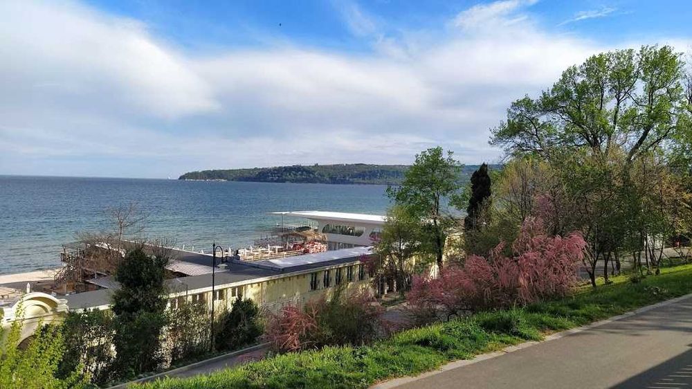 Дава се под наем Тристаен апартамент в Варна, Център - 65 кв.м за 612 € - Снимка #16