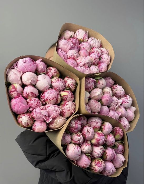 Кустовые розы, кустовые хризантемы, тюльпаны, пионы, розы, гортензии