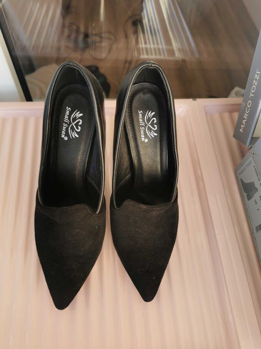 Pantofi negri cu toc inalt