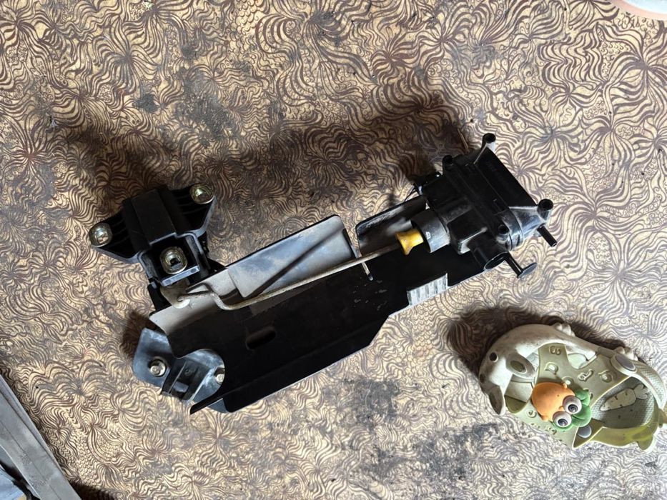 Продам запчасти на мерседес 124