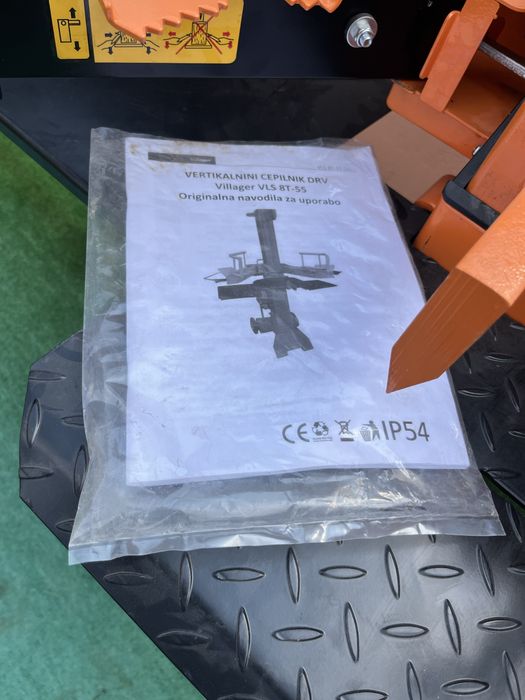 Нова Вертикална Цепачка за Дърва Villager 3000W.8тона.Внос Германия