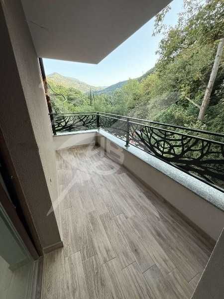 Продава се Четиристаен апартамент в Асеновград - 160 кв.м за 1554 €/кв.м - Снимка #1