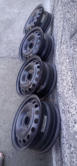 Продавам 15-цолови железни джанти