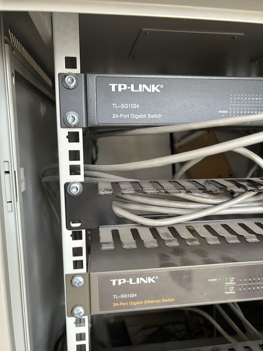 Mikrotik RB201 1U:AS-RM cu rack
