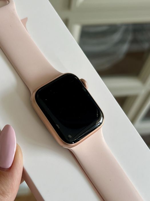 Apple Watch 5 (Часы)