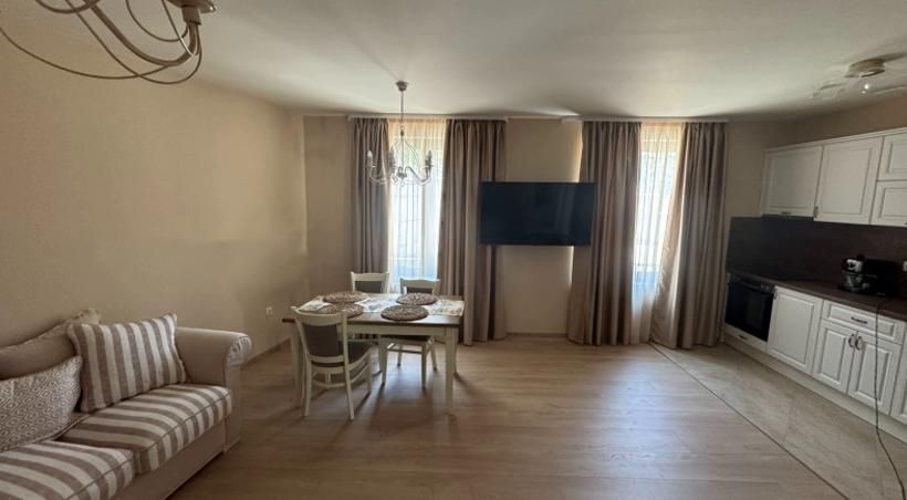 Дава се под наем Двустаен апартамент в Пловдив, Център - 74 кв.м за 700 € - Снимка #2