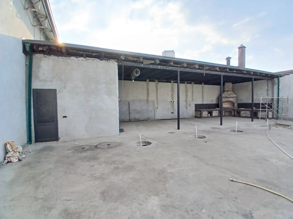 6 sotixli hovli Dahbet, Choynik Piola