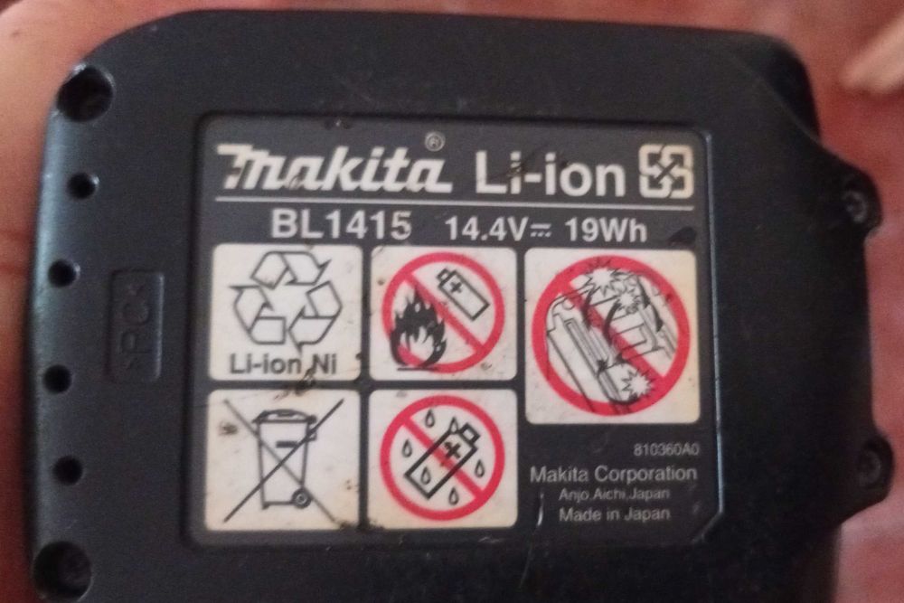 Vand acumulator 14,4v  makita