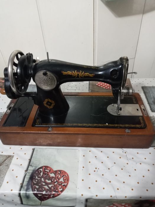Продам швейную машинку