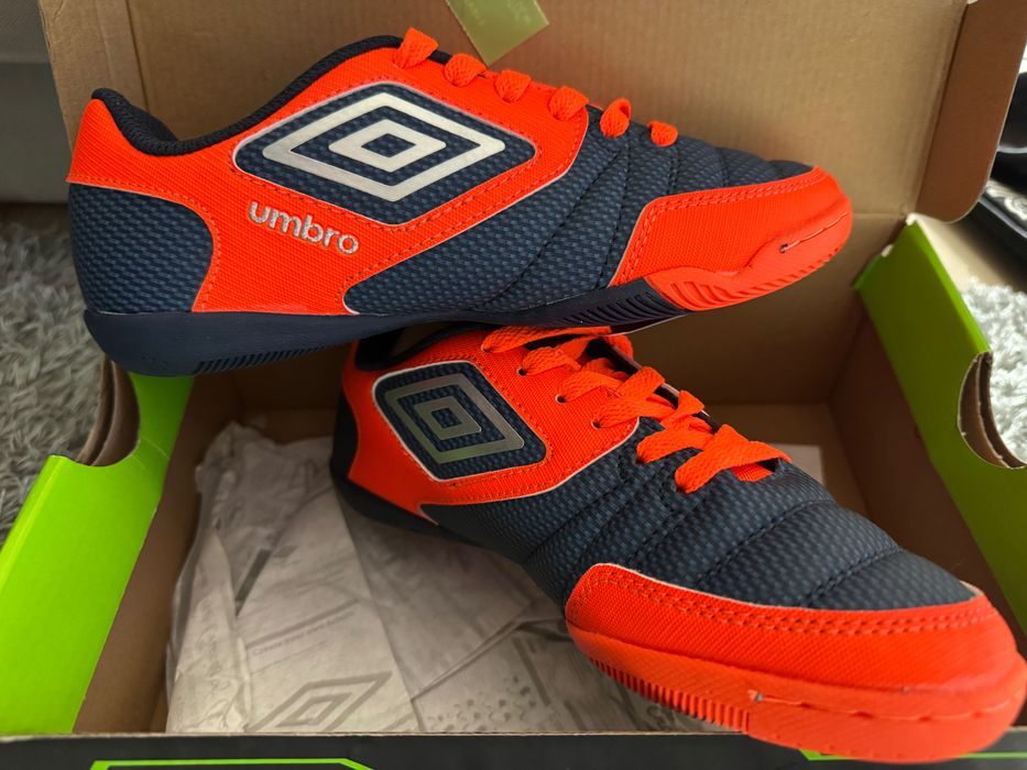 Детски маратонки за футбол в зала Umbro