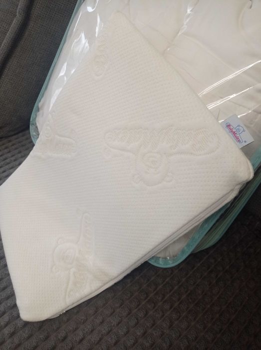 Олекотена завивка за бебе + ортопедична възглавница