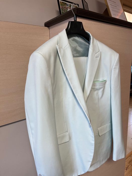 Продавам Нов Костюм размер L/XL