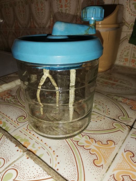 Продавам домашни потреби