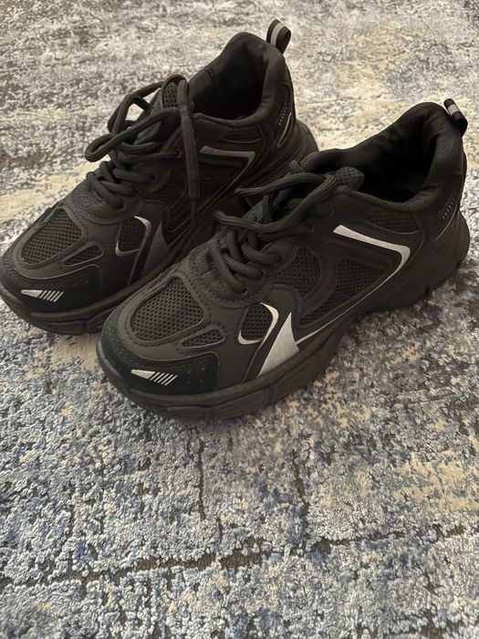 Дамски маратонки размер 39