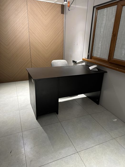 Стол для офиса для работы в отличном сост