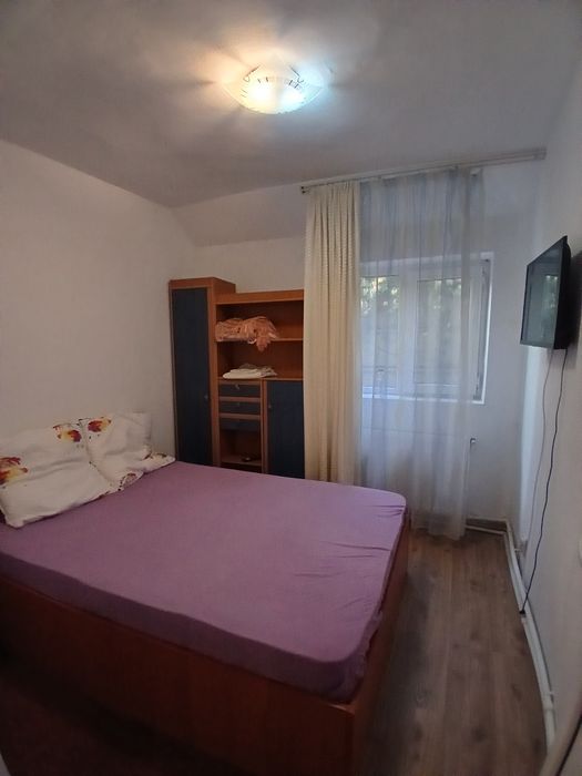 Inchiriez apartament în vila valu traian