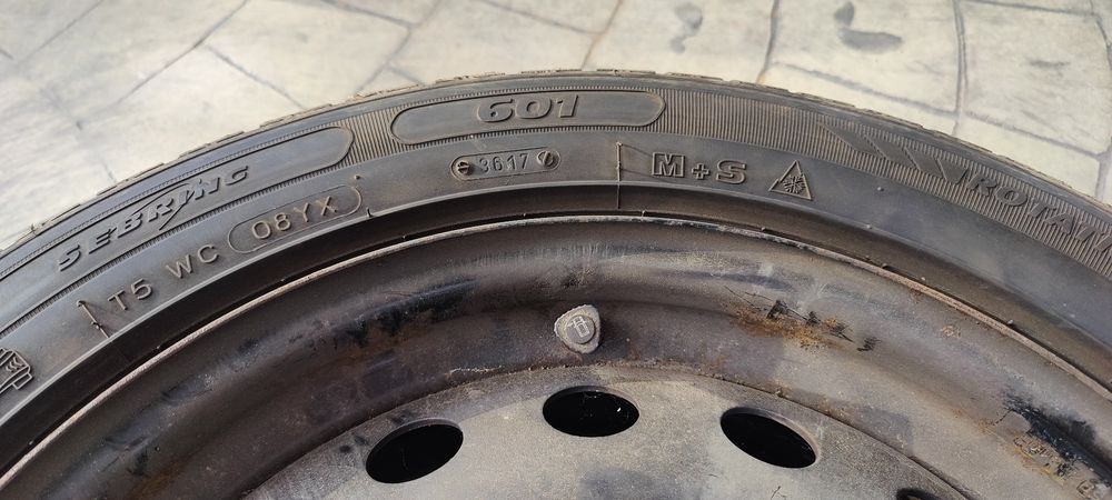 Set jante tablă R16 cu anvelope de iarnă cu protecție jantă