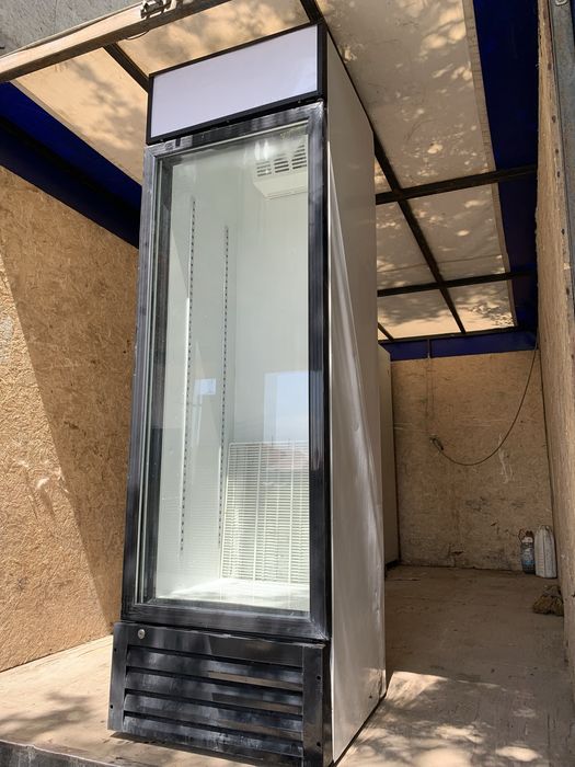Витринный холодильник / Холодильник