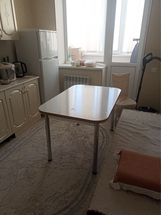 Стол для кухни.