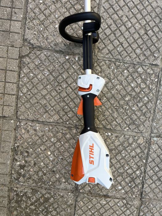 Продавам акумулаторен тример STIHL FSA 60 R