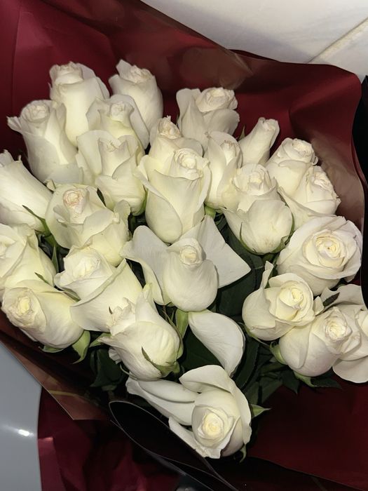 продам 2 букет цветов за 5000 тенге