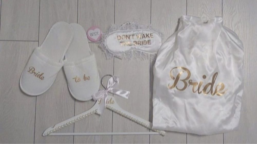 Rochie de mireasa cu trena si corset