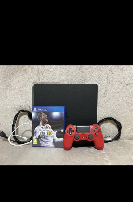 Vând PS4 Slim 512GB + Manetă Roșie – Stare Foarte Bună!