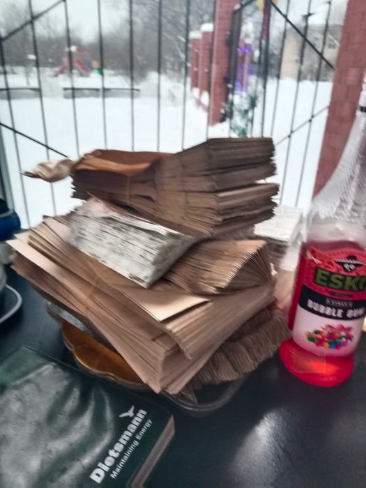 Пакеты бумажные,уголки