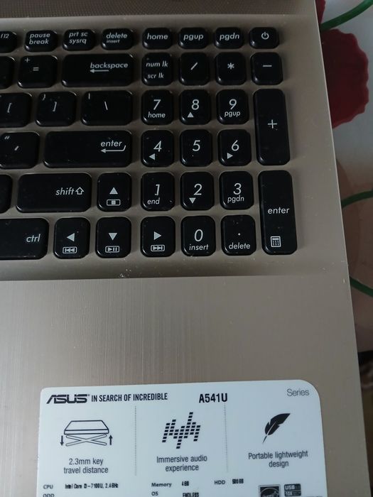 Vând laptop Asus