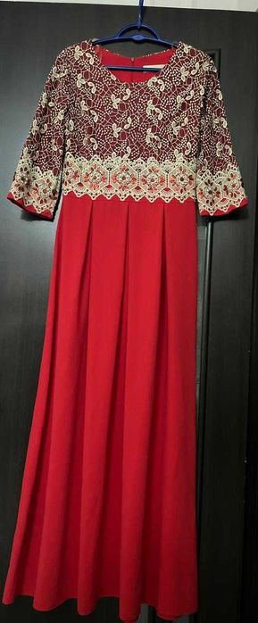 Продаю платья !!!