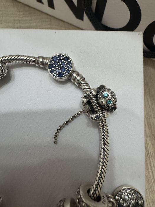 Гривна Пандора с талисмани