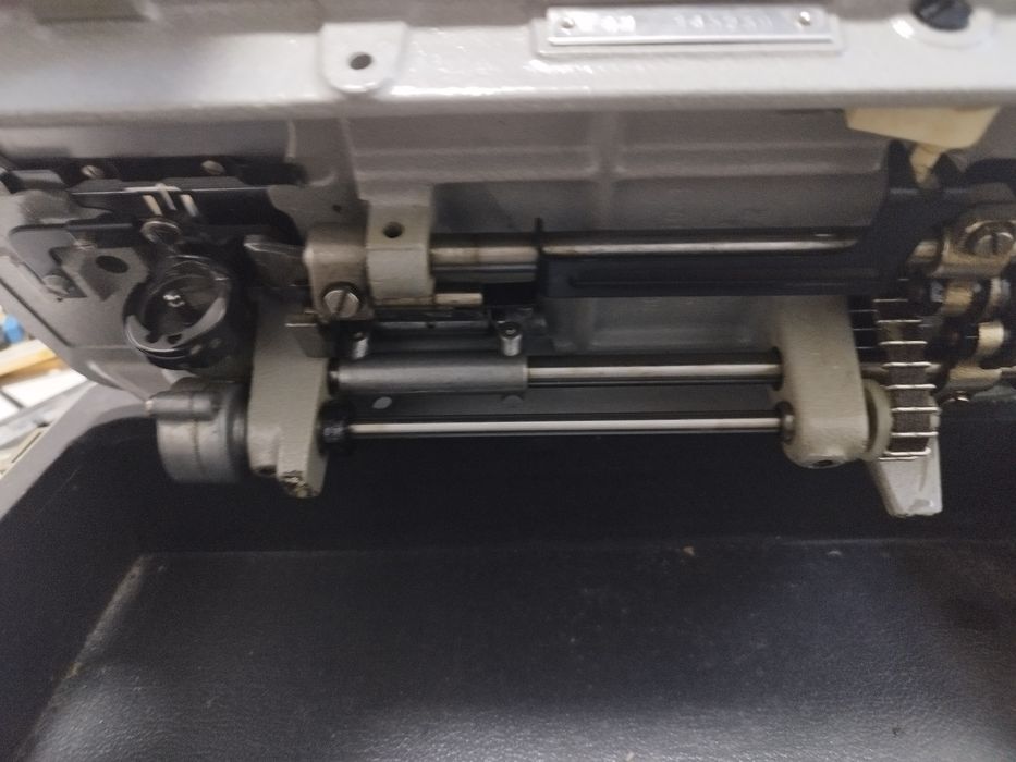 Mașină de cusut veritas